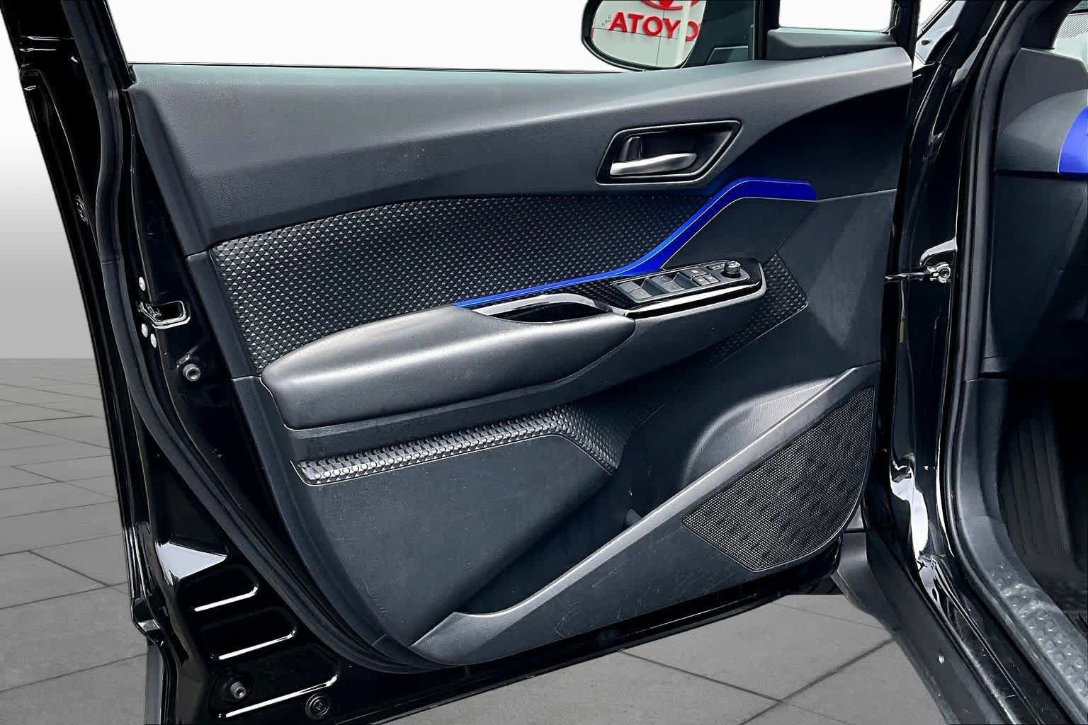Used 2020 Toyota C-HR XLE FWD image 21