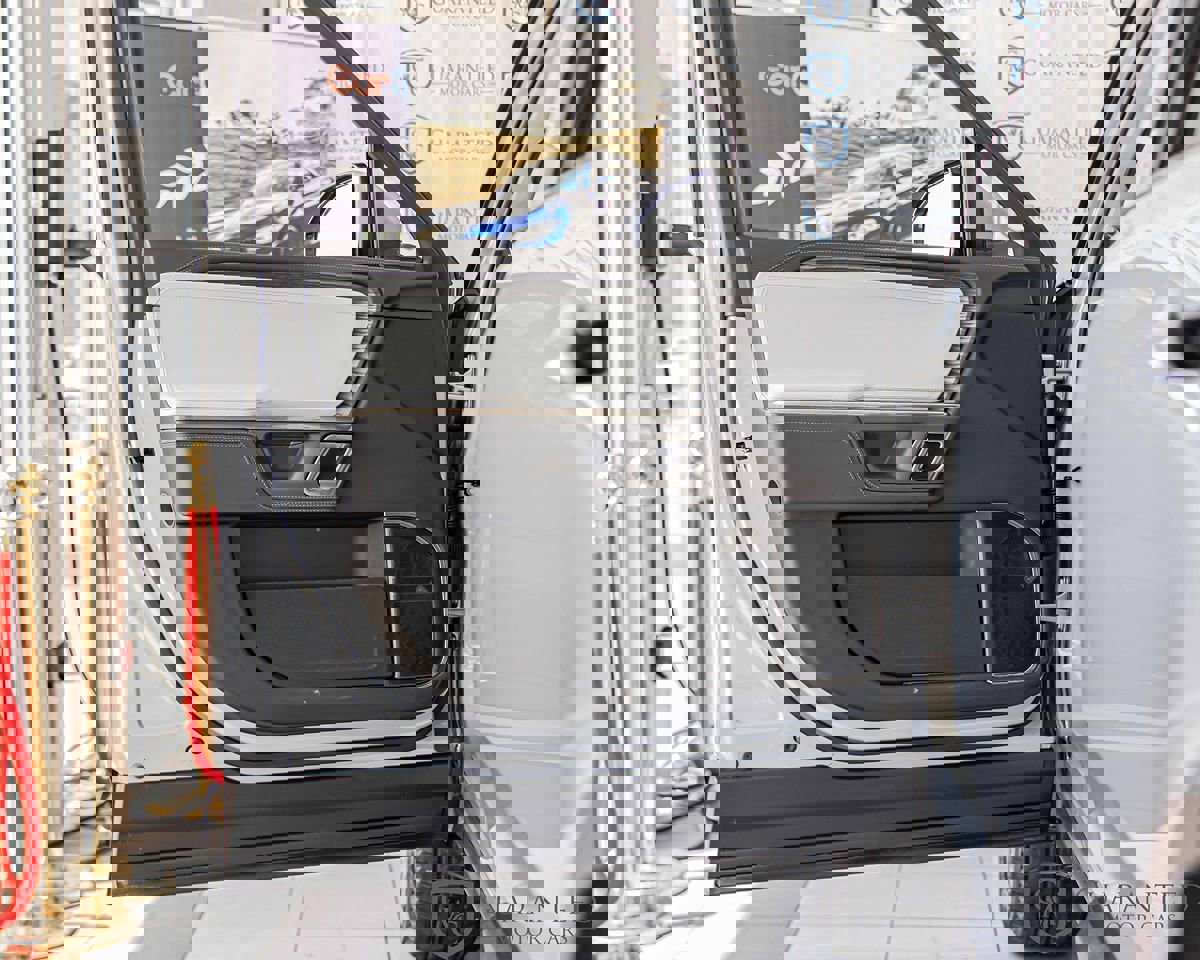 Used 2024 Rivian R1S Adventure image 31