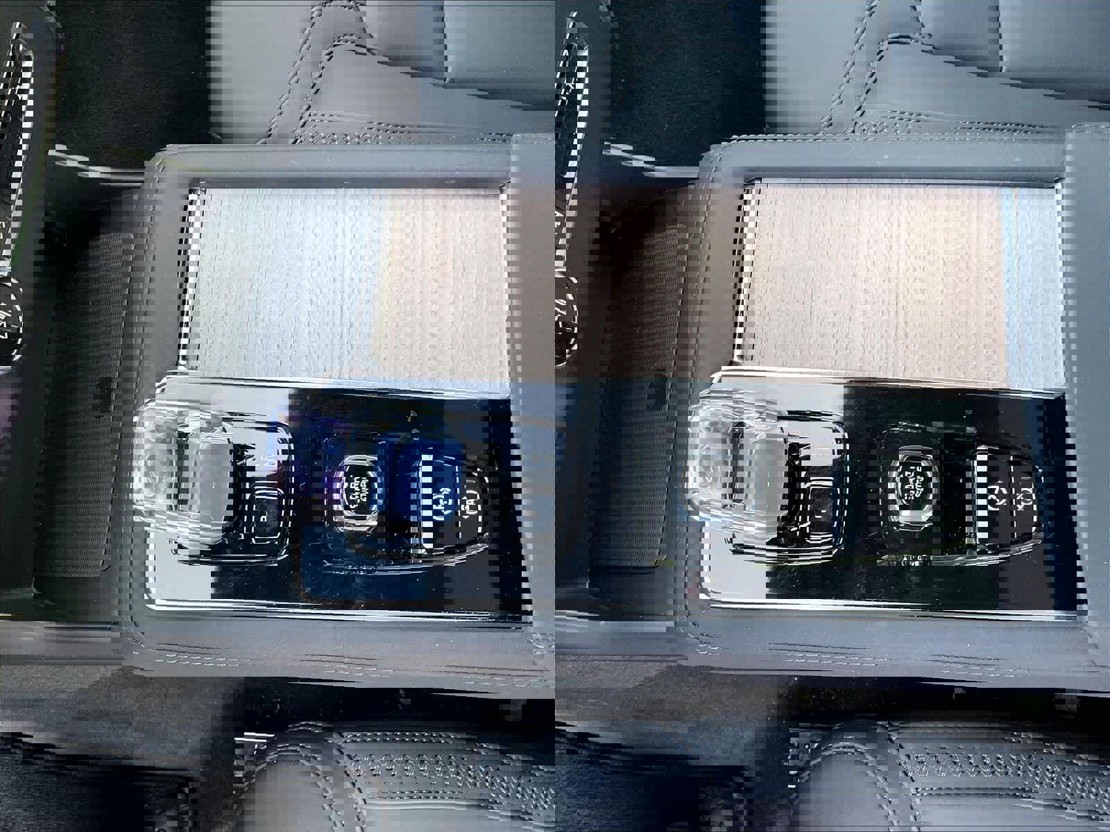 Used 2025 Volvo XC90 B6 Core w/ Protection Package Premier image 20