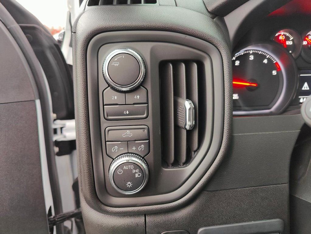 Used 2024 GMC Sierra 3500 Pro AWD/4WD image 11