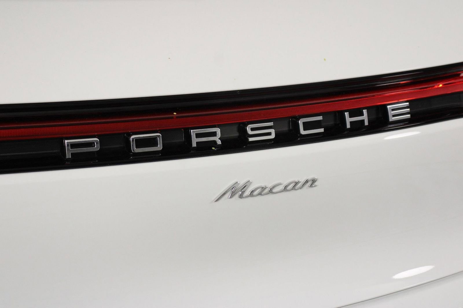 Certified 2025 Porsche Macan image 22