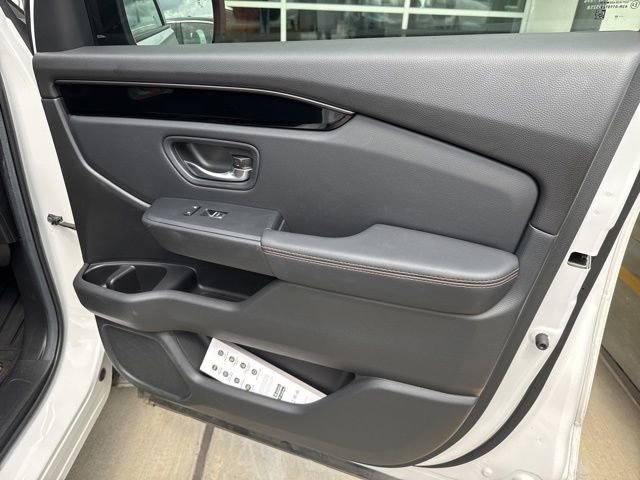 Used 2025 Honda Pilot TrailSport image 5