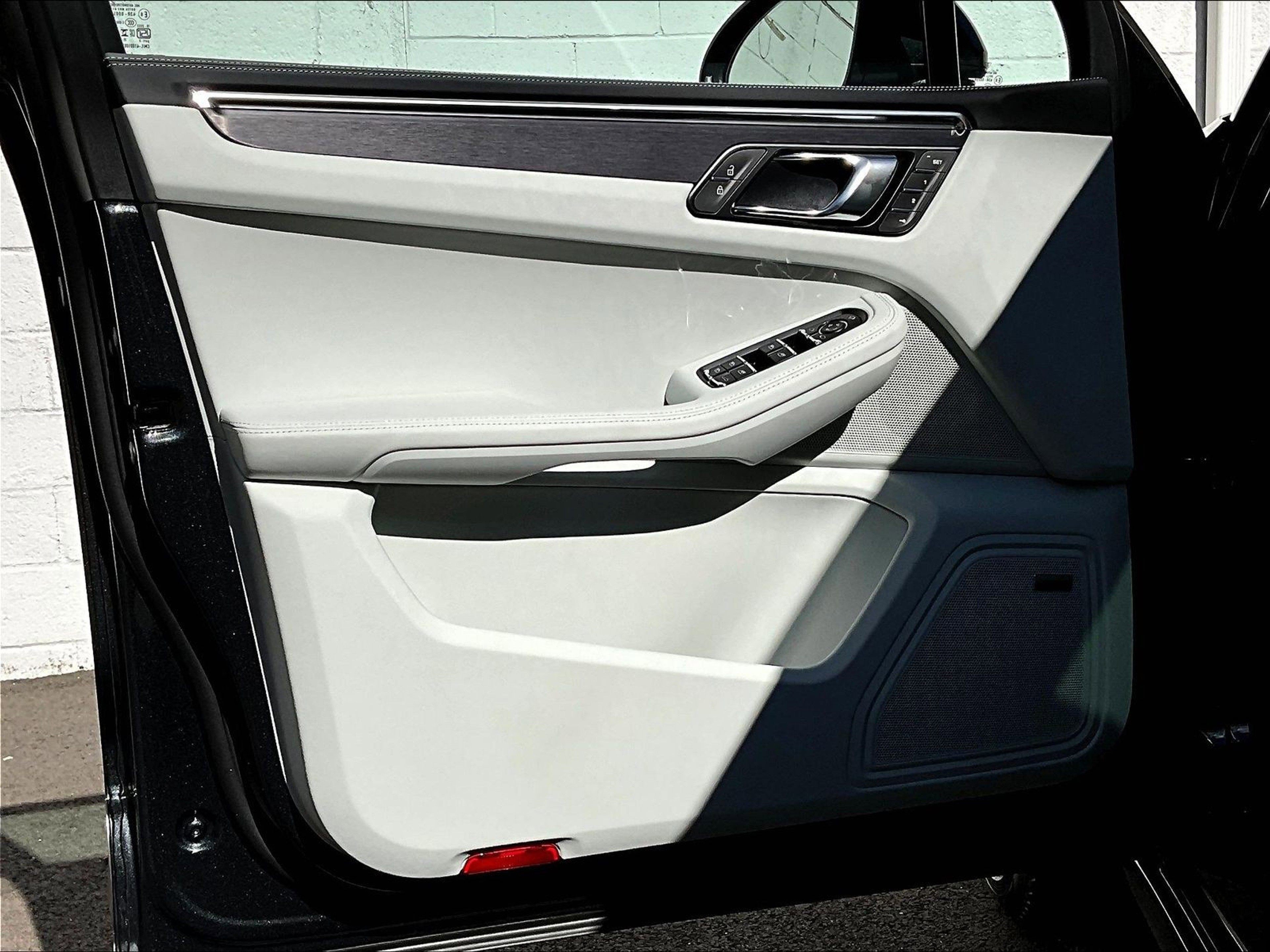 New 2026 Porsche Macan GTS image 16