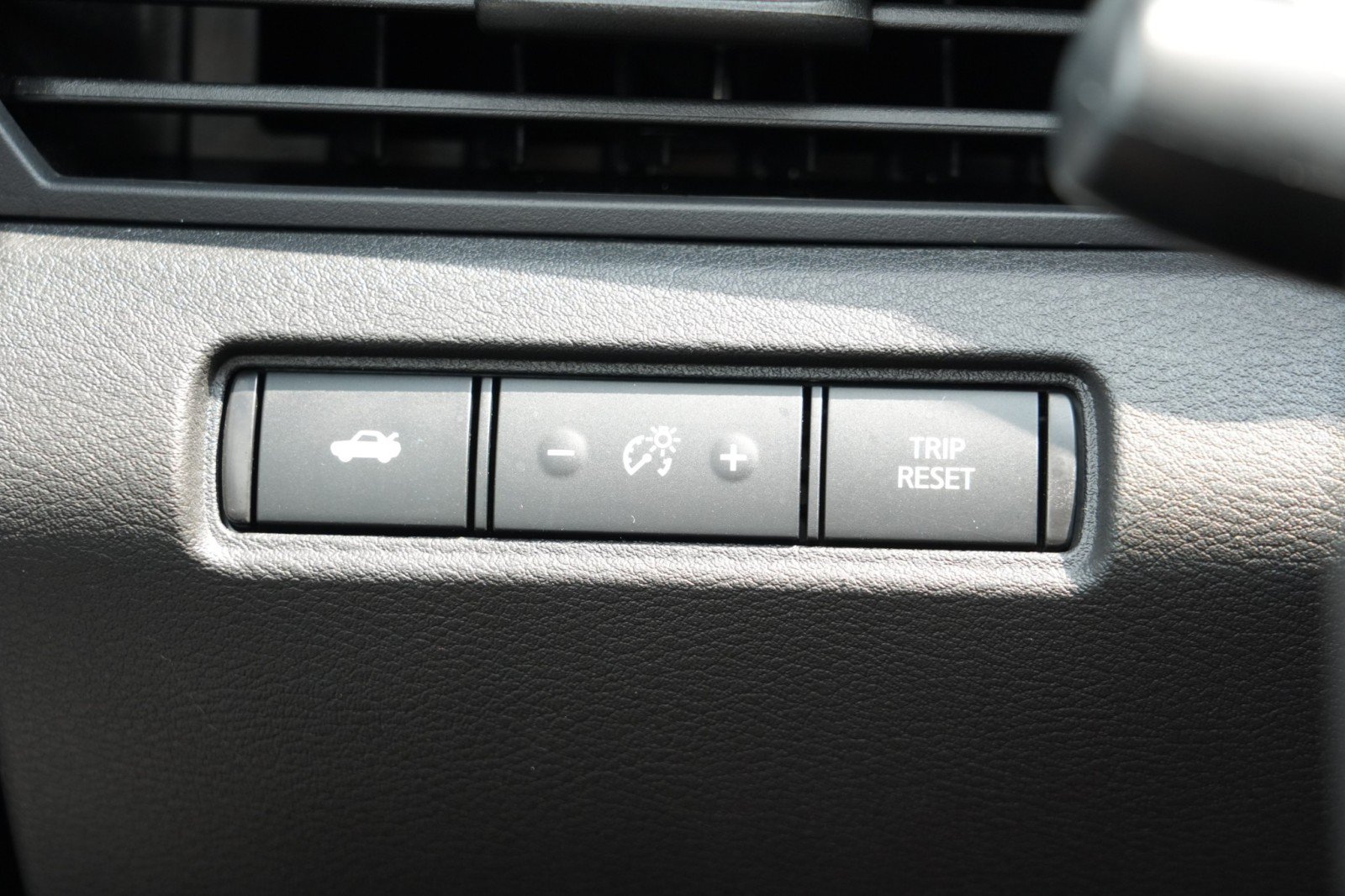 Used 2024 Nissan Altima 2.5 S FWD image 15