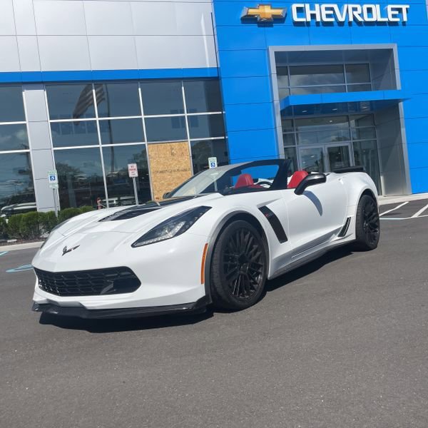 Used 2015 Chevrolet Corvette Z06 w/ 3LZ Preferred Equipment Group image 1