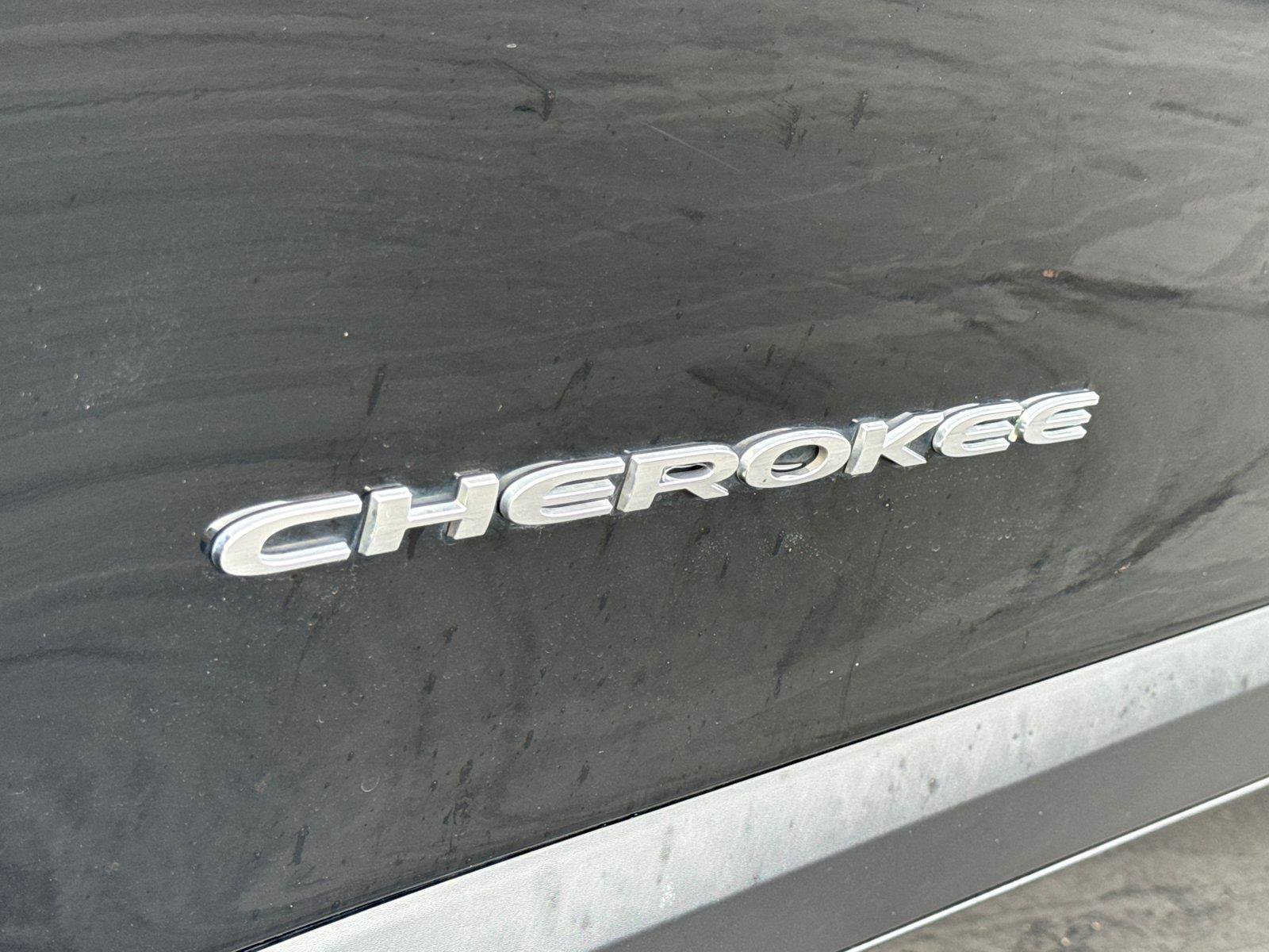 Used 2021 Jeep Cherokee Latitude Plus w/ Sun & Sound Group AWD/4WD image 8