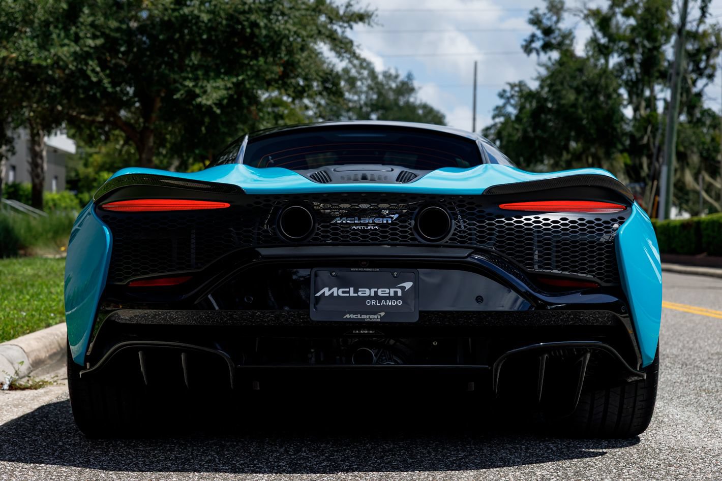 Used 2023 McLaren Artura RWD image 8