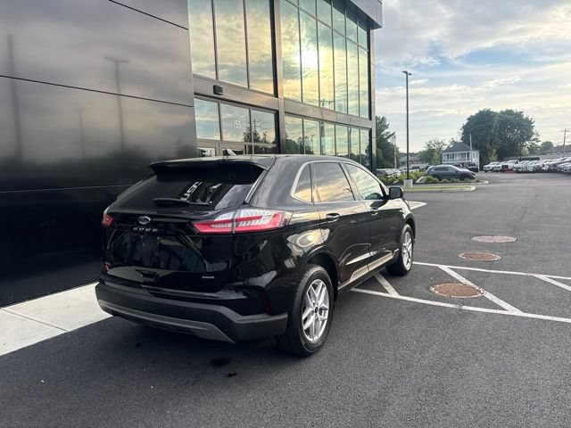 Used 2024 Ford Edge SEL AWD/4WD image 3