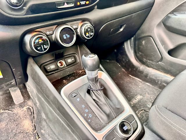 Used 2022 Hyundai Venue SEL image 14