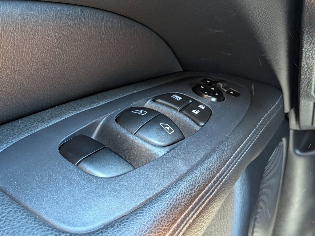 Used 2020 Nissan Pathfinder SV FWD image 25