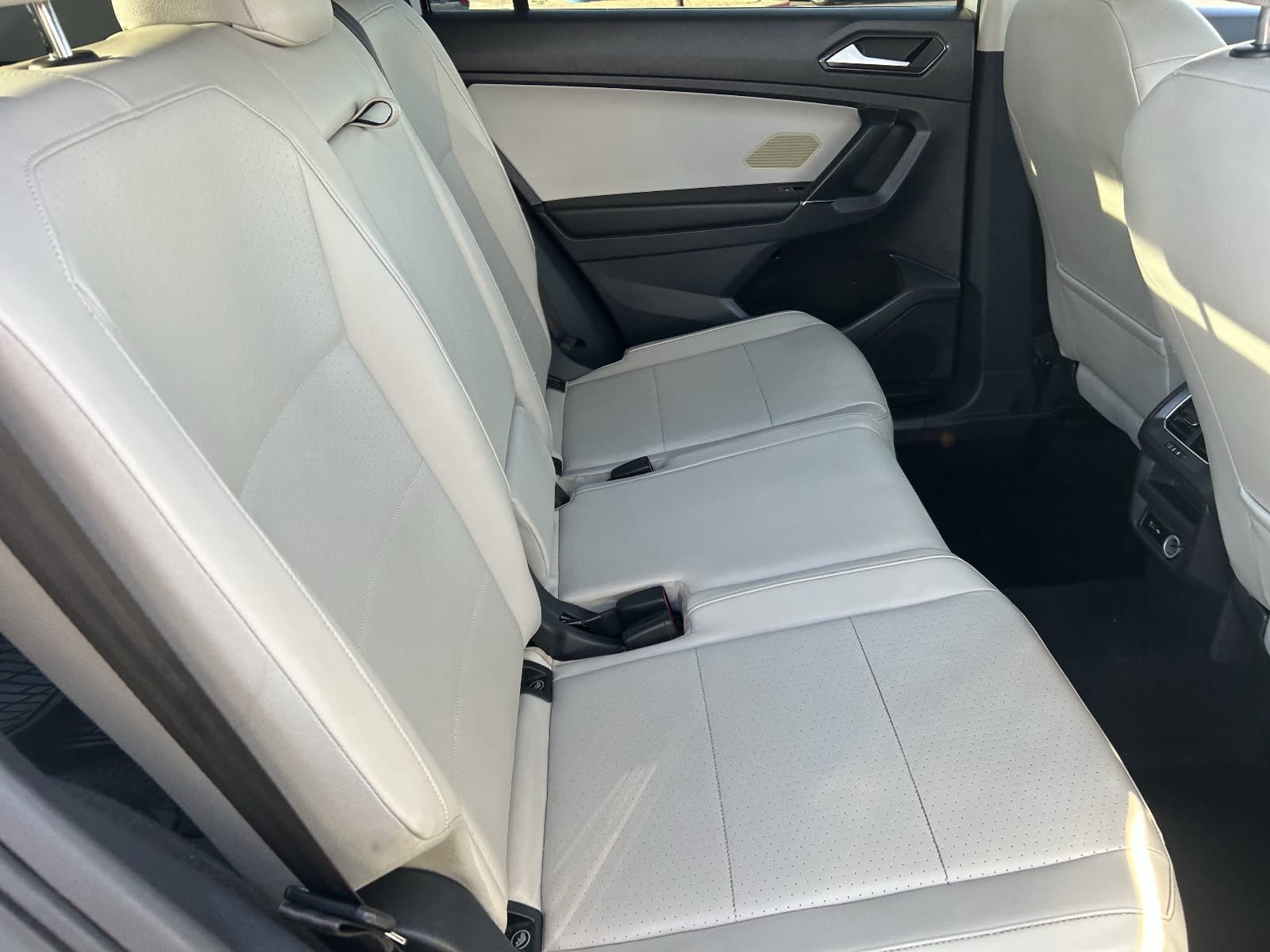Used 2018 Volkswagen Tiguan SE AWD/4WD image 16