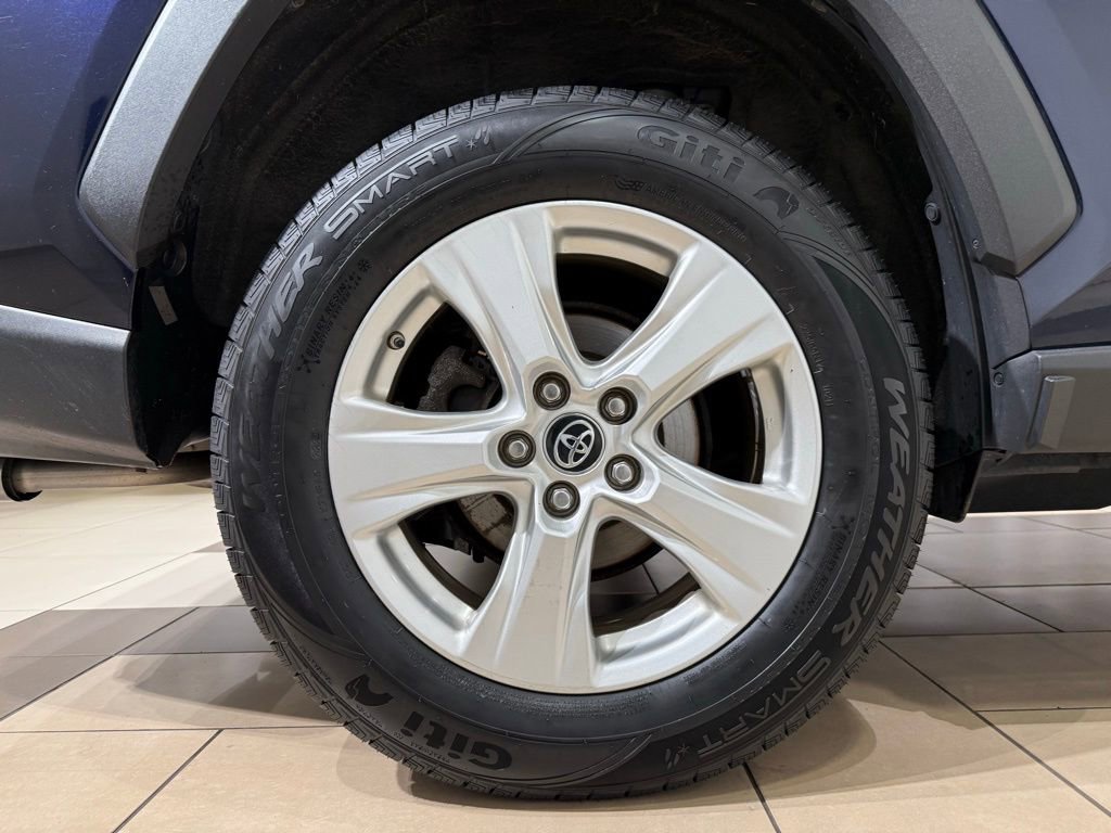 Certified 2019 Toyota RAV4 XLE w/ Convenience Package image 9