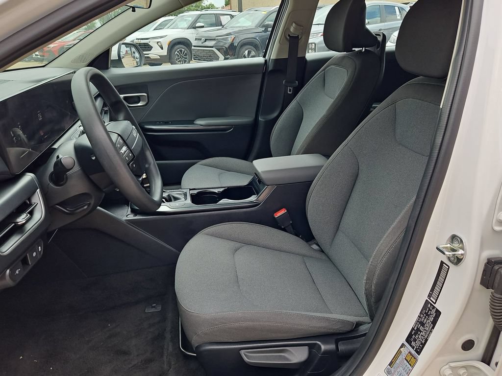 Used 2025 Kia K4 FWD image 25