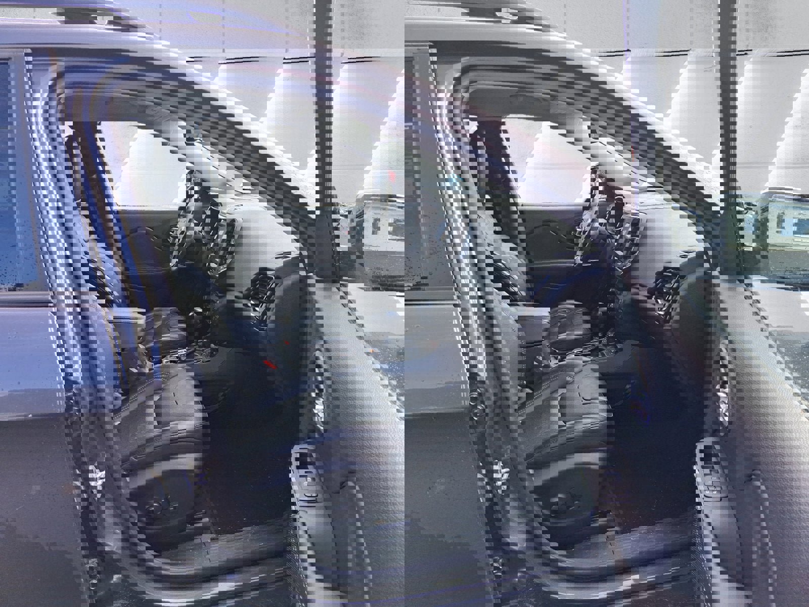 Used 2023 Jeep Cherokee Altitude Lux image 16