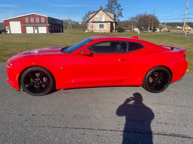 Used 2016 Chevrolet Camaro SS image 2