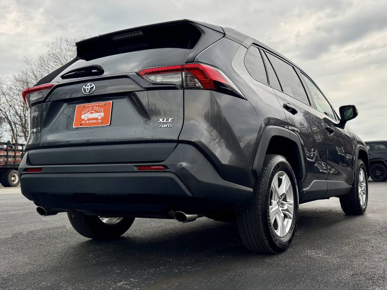 Used 2020 Toyota RAV4 XLE image 5