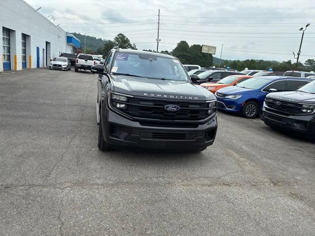 Used 2025 Ford Expedition Active AWD/4WD image 5