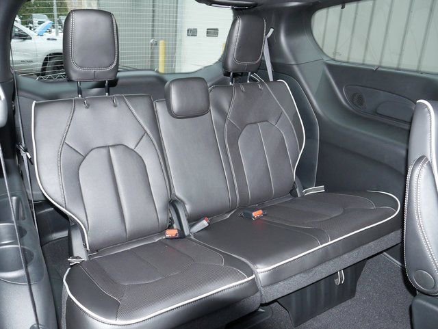 New 2026 Chrysler Pacifica Limited w/ Uconnect Theater Family Group AWD/4WD image 26