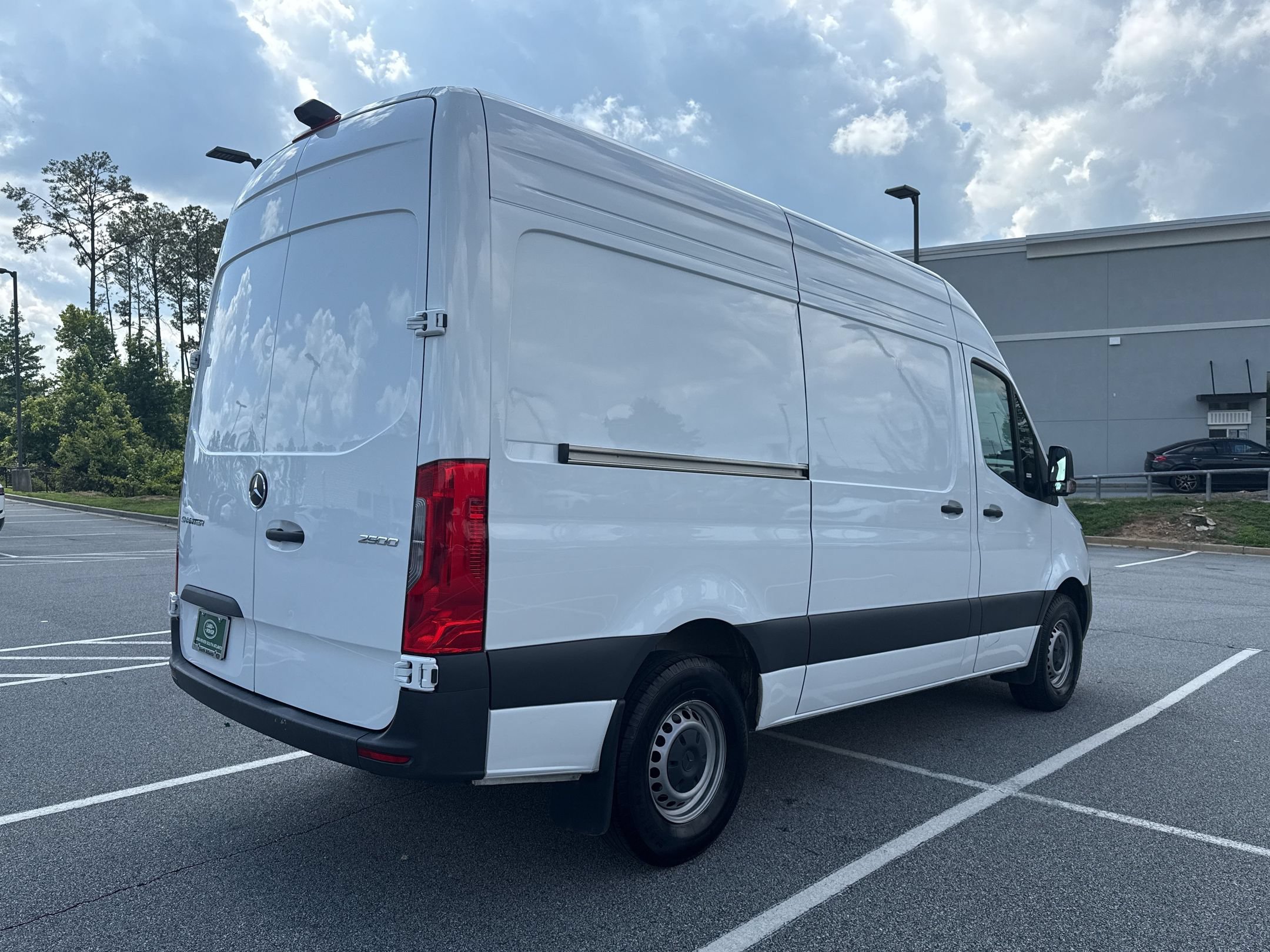 Used 2025 Mercedes-Benz Sprinter 2500 image 8