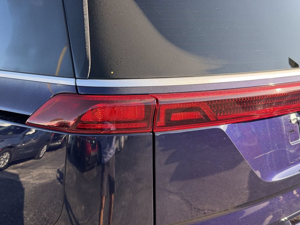 Certified 2024 Kia Carnival LX FWD image 11