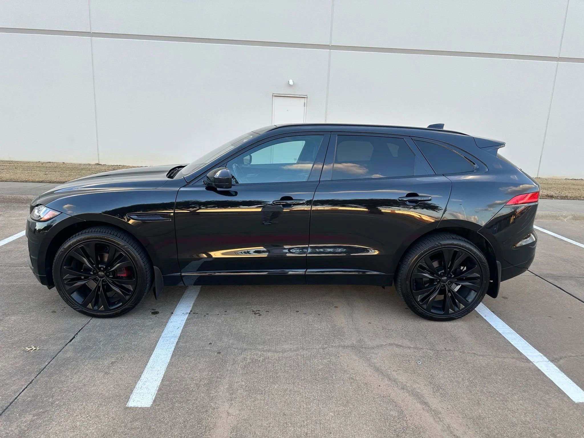 Used 2019 Jaguar F-PACE S AWD/4WD image 2