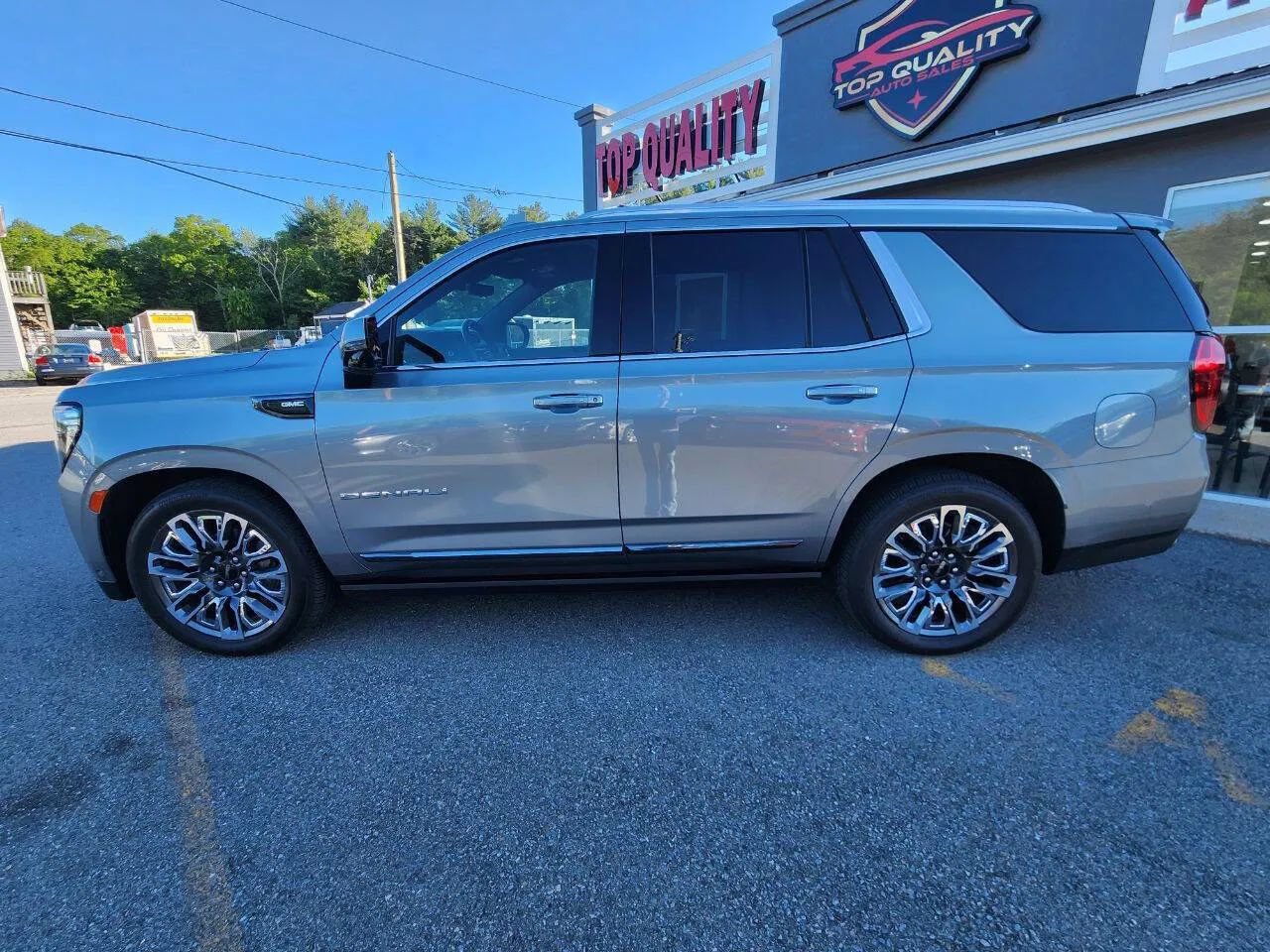 Used 2023 GMC Yukon Denali Ultimate AWD/4WD image 9