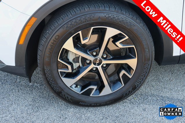 Used 2024 Kia Sportage EX image 7