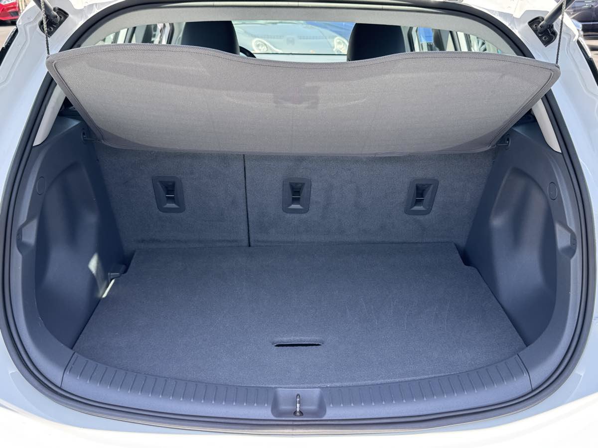 Used 2019 Chevrolet Bolt Premier w/ Infotainment Package FWD image 13