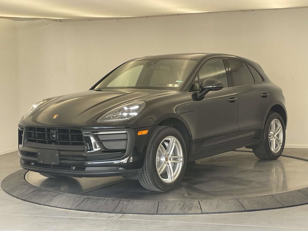 Certified 2023 Porsche Macan AWD/4WD image 1