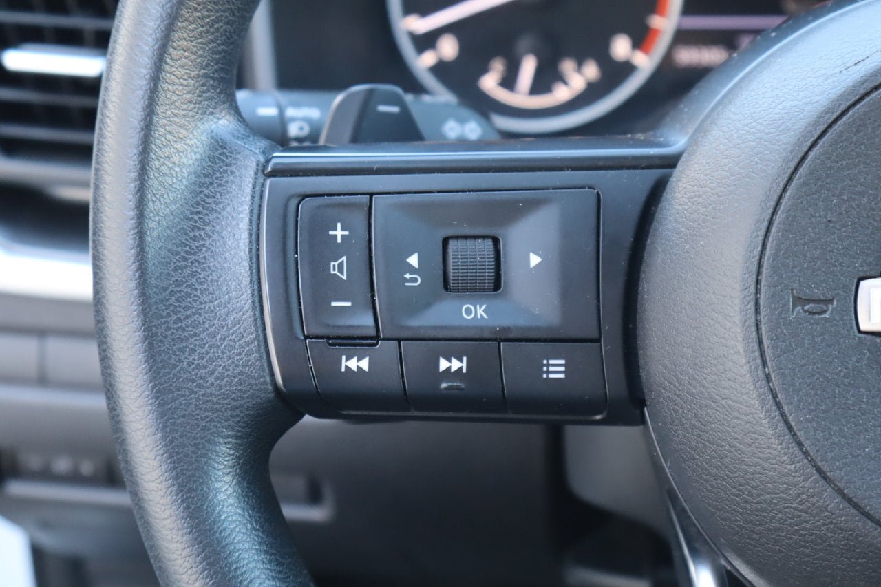 Used 2024 Nissan Rogue SV FWD image 12