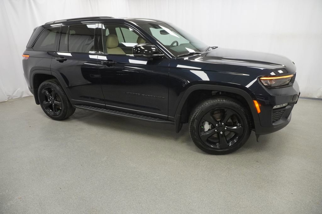 Certified 2024 Jeep Grand Cherokee Limited w/ Black Appearance Package image 10