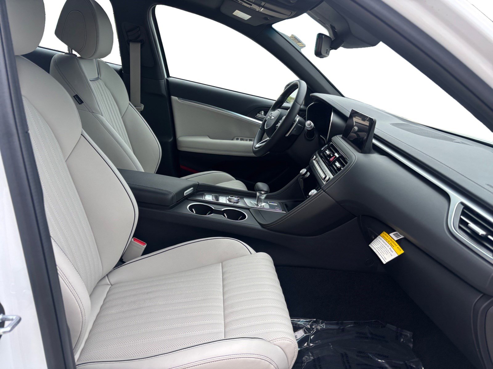 Used 2025 Genesis G70 3.3T Advanced image 15