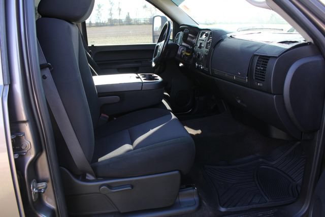 Used 2011 Chevrolet Silverado 2500 LT w/ Interior Plus Package AWD/4WD image 26