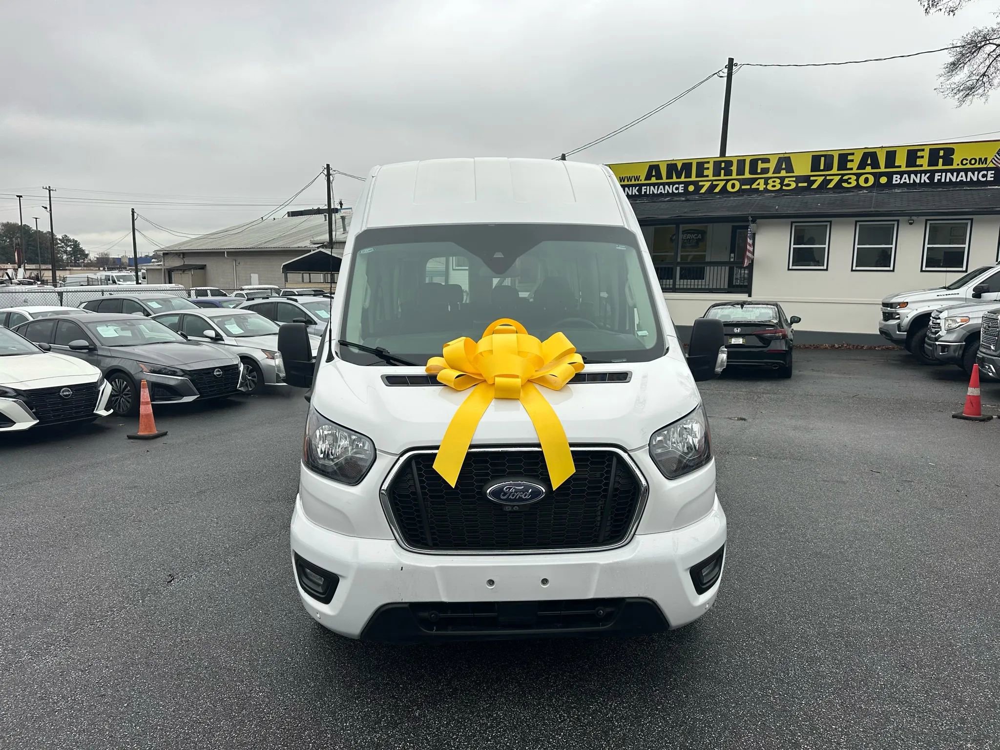 Used 2023 Ford Transit 350 XLT RWD image 5