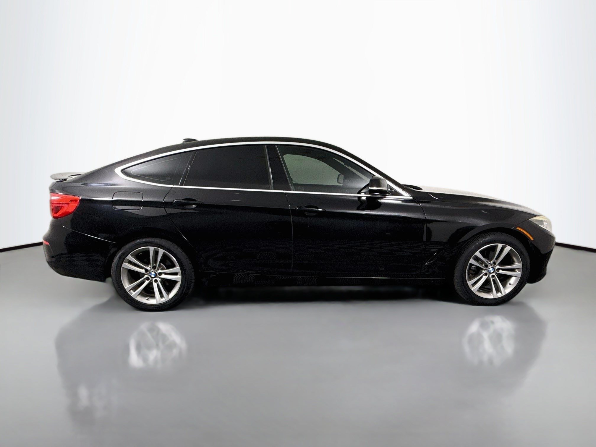 Used 2018 BMW 330i Gran Turismo xDrive AWD/4WD image 11