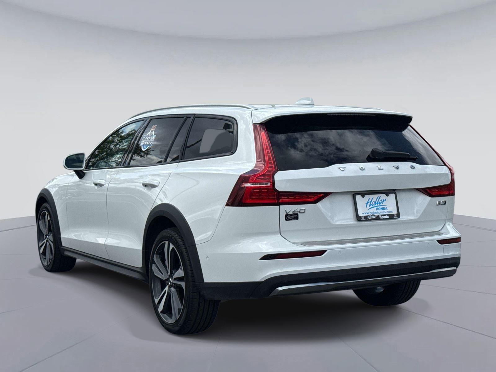 Used 2025 Volvo V60 B5 Cross Country Plus AWD/4WD image 6