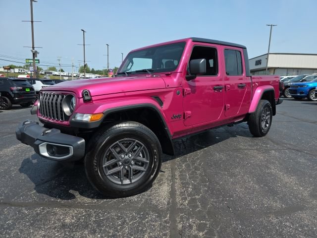 Used 2024 Jeep Gladiator Sport AWD/4WD image 2