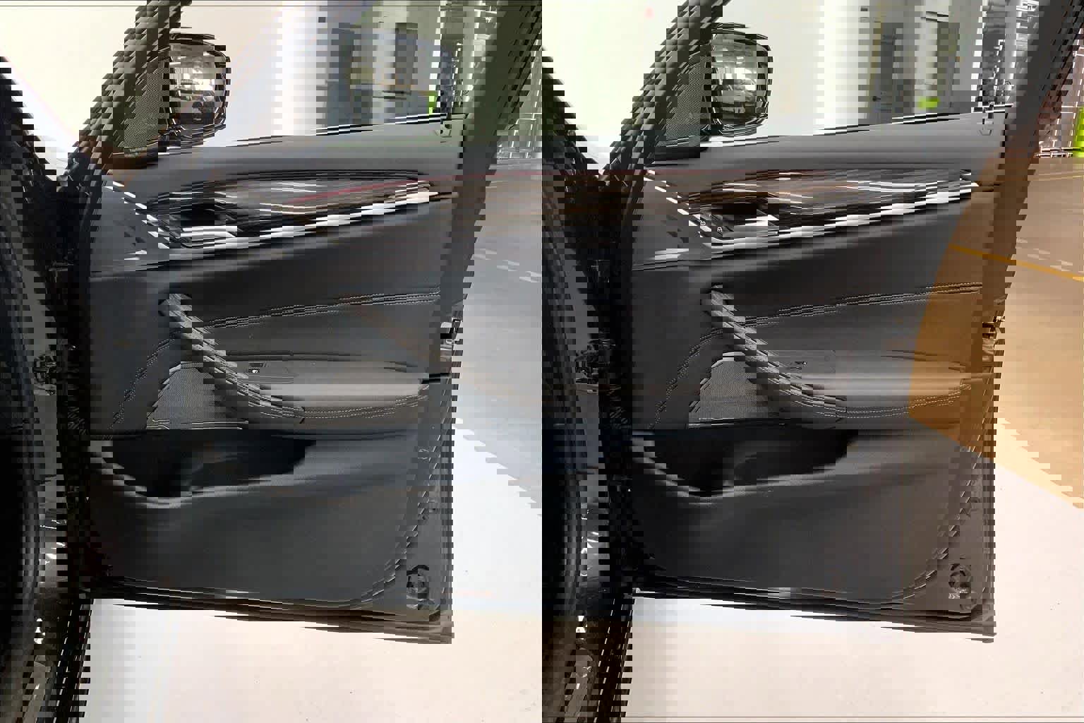 Used 2021 BMW 530e w/ Premium Package image 9