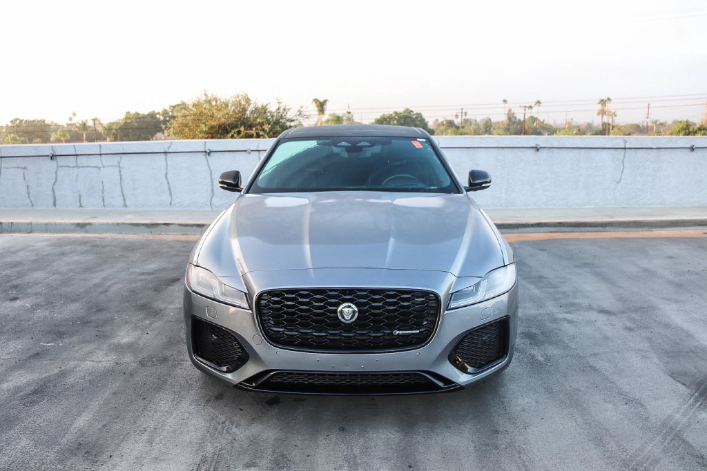 Used 2024 Jaguar XF R-Dynamic SE AWD/4WD image 3