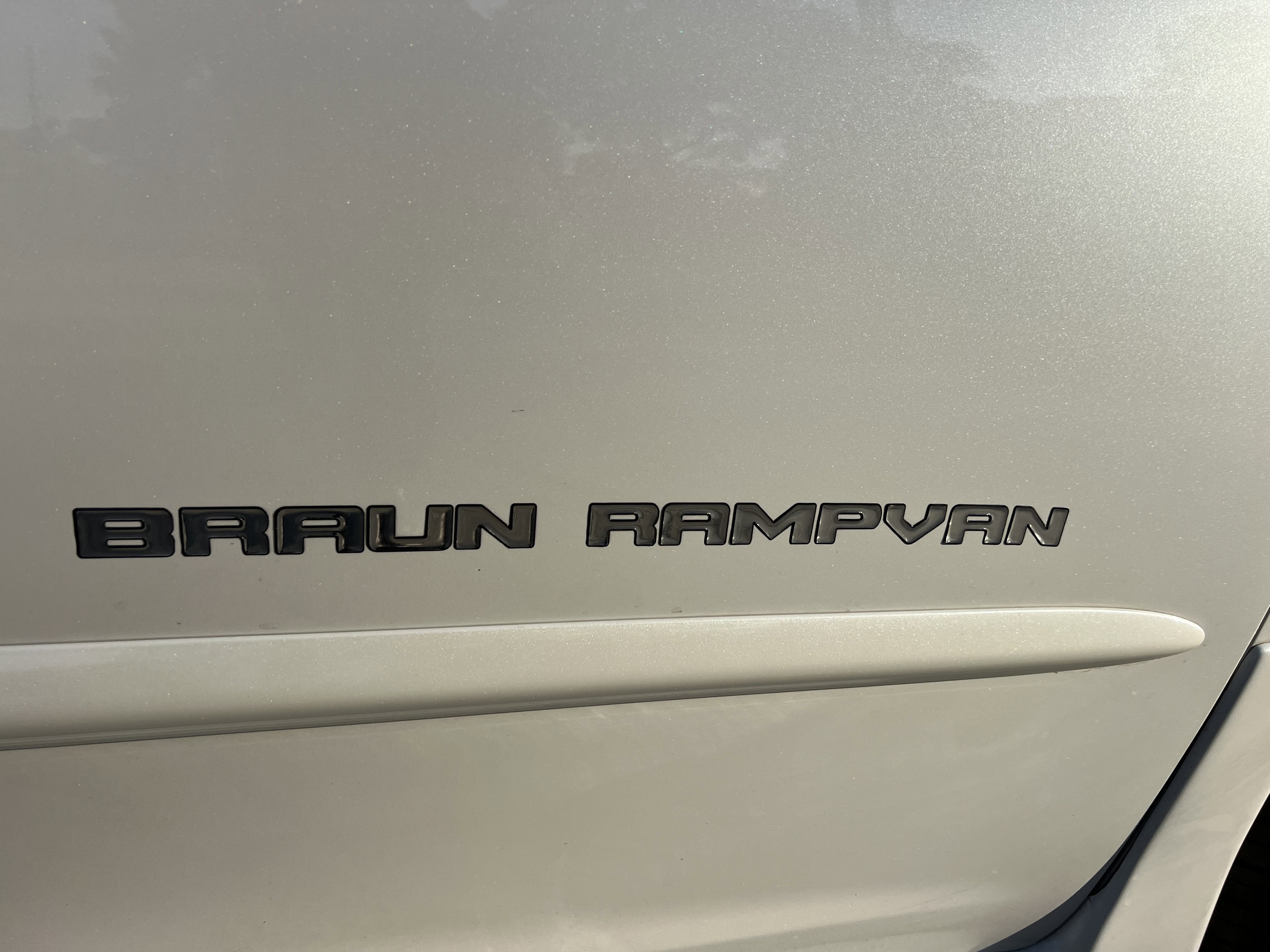 Used 2008 Toyota Sienna XLE image 3