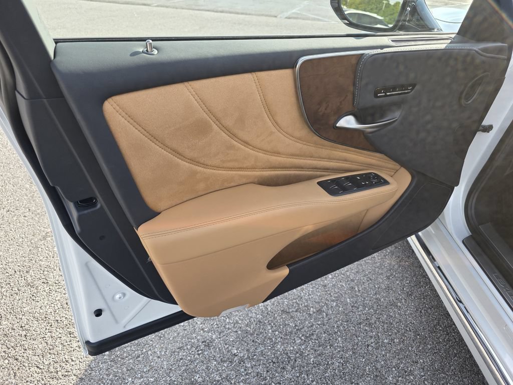 Certified 2024 Lexus LS 500 RWD image 17