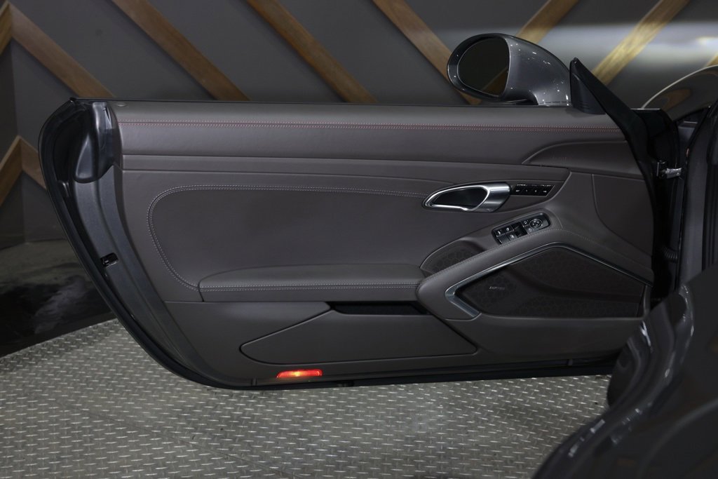 Used 2019 Porsche 911 Turbo image 30