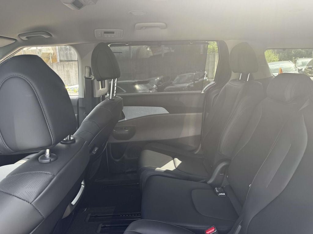 Used 2026 Kia Carnival EX FWD image 12