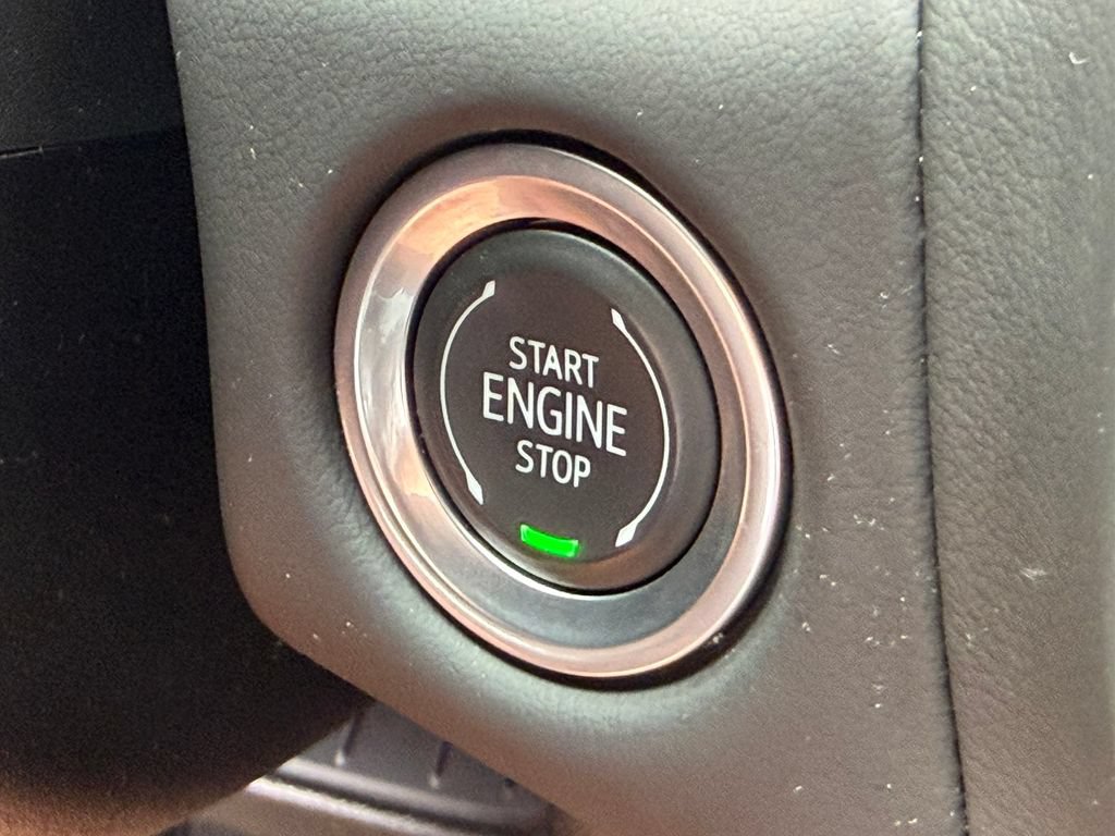 Certified 2024 GMC Yukon XL SLT w/ SLT Luxury Package AWD/4WD image 43