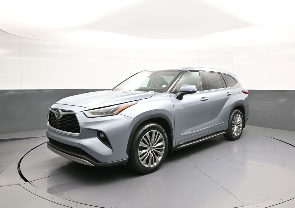 Certified 2020 Toyota Highlander Platinum w/ Preferred Accessory Package AWD/4WD image 10
