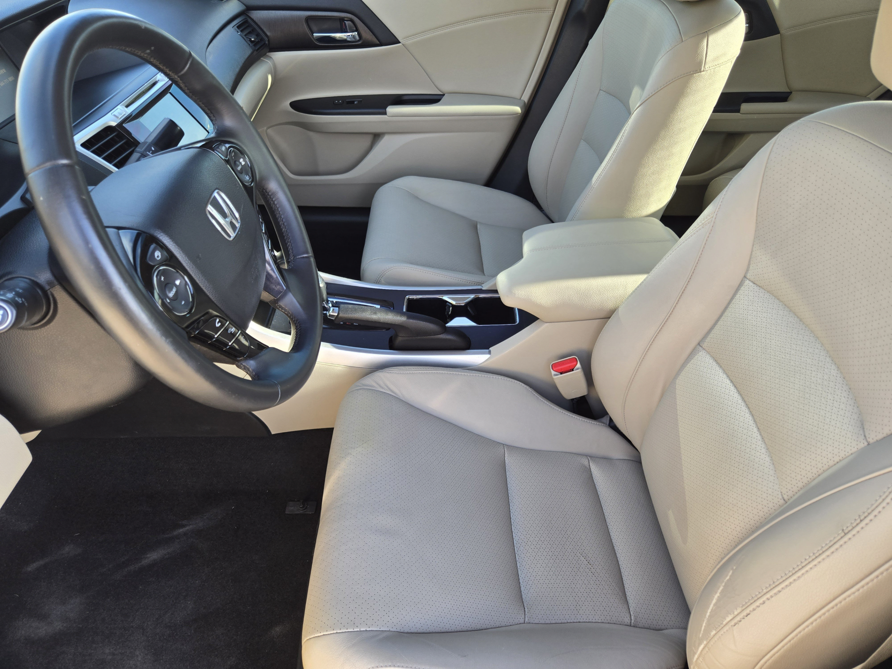 Used 2015 Honda Accord Touring image 9