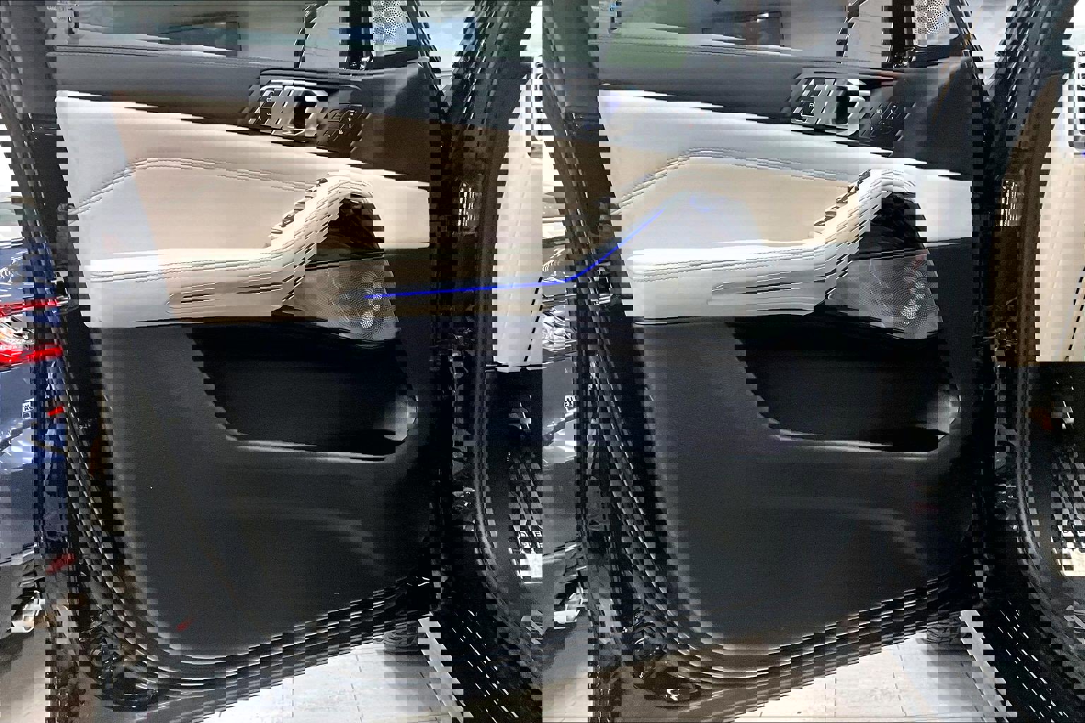 Used 2023 BMW X5 M50i w/ Executive Package image 22