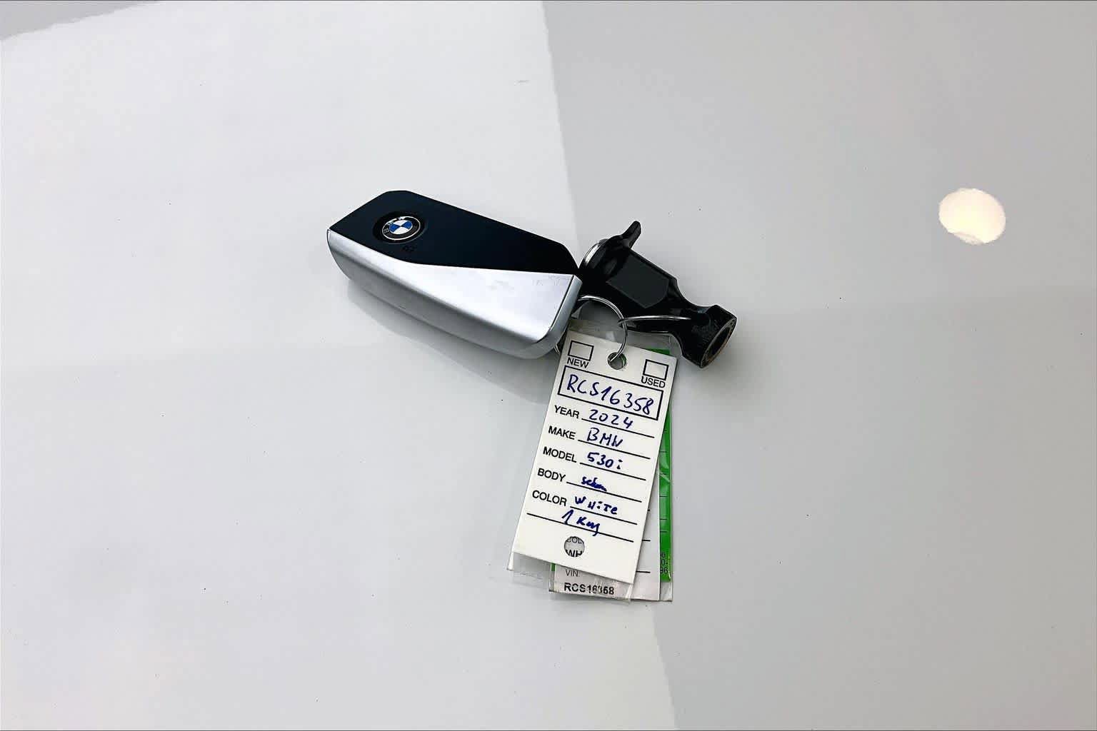 Used 2024 BMW 530i w/ Premium Package image 15