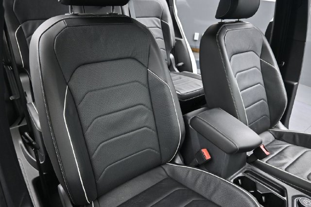 Used 2024 Volkswagen Tiguan SEL R-Line AWD/4WD image 14