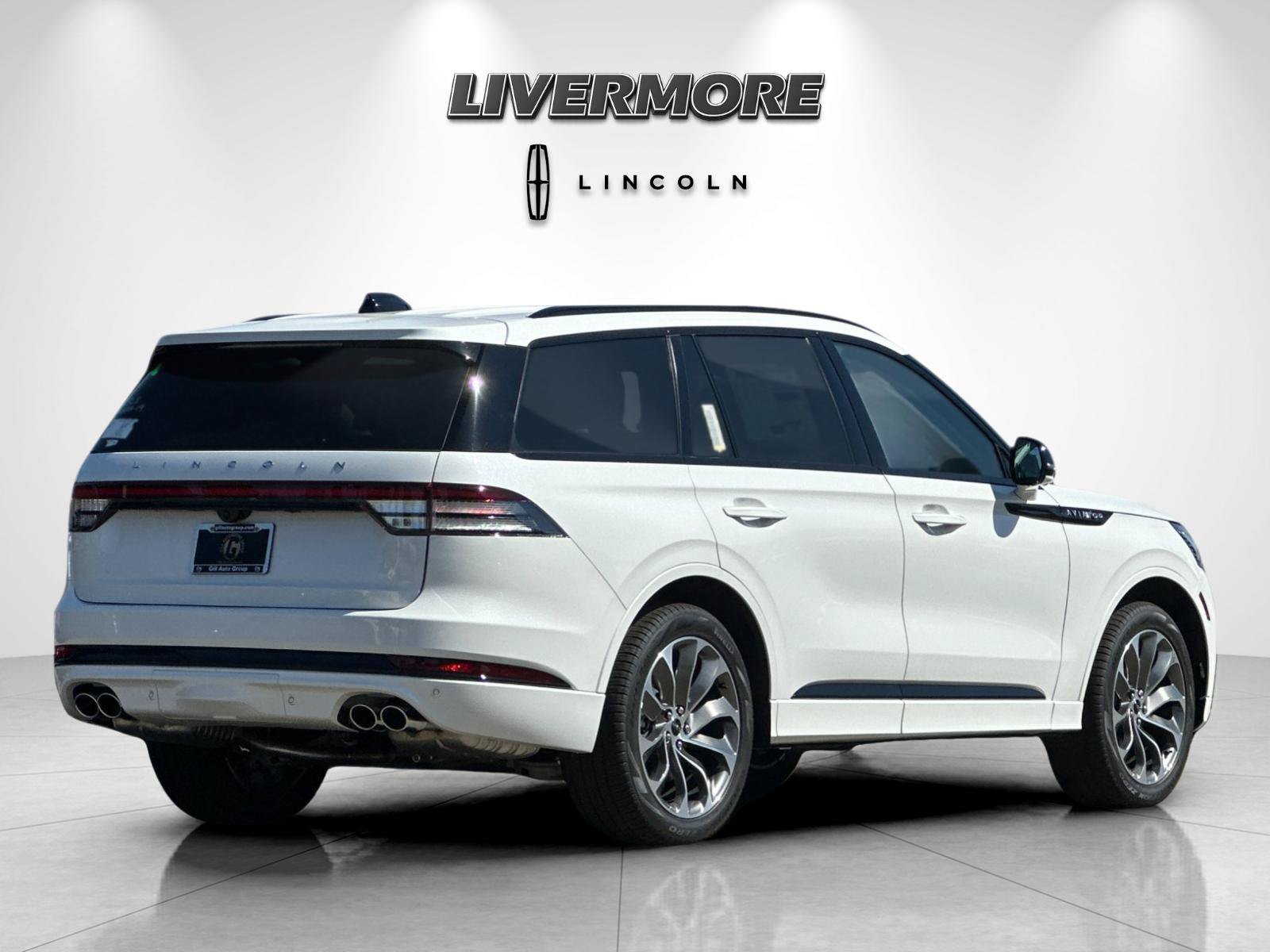 New 2026 Lincoln Aviator AWD image 3